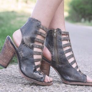 Bedstu Occam Strappy Sandal w/Peep Toe Heel & Cage Black Lux sz 8